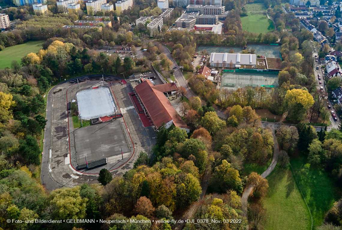 03.11.2022 -  Ostparksee mit Umgebung in Neuperlach